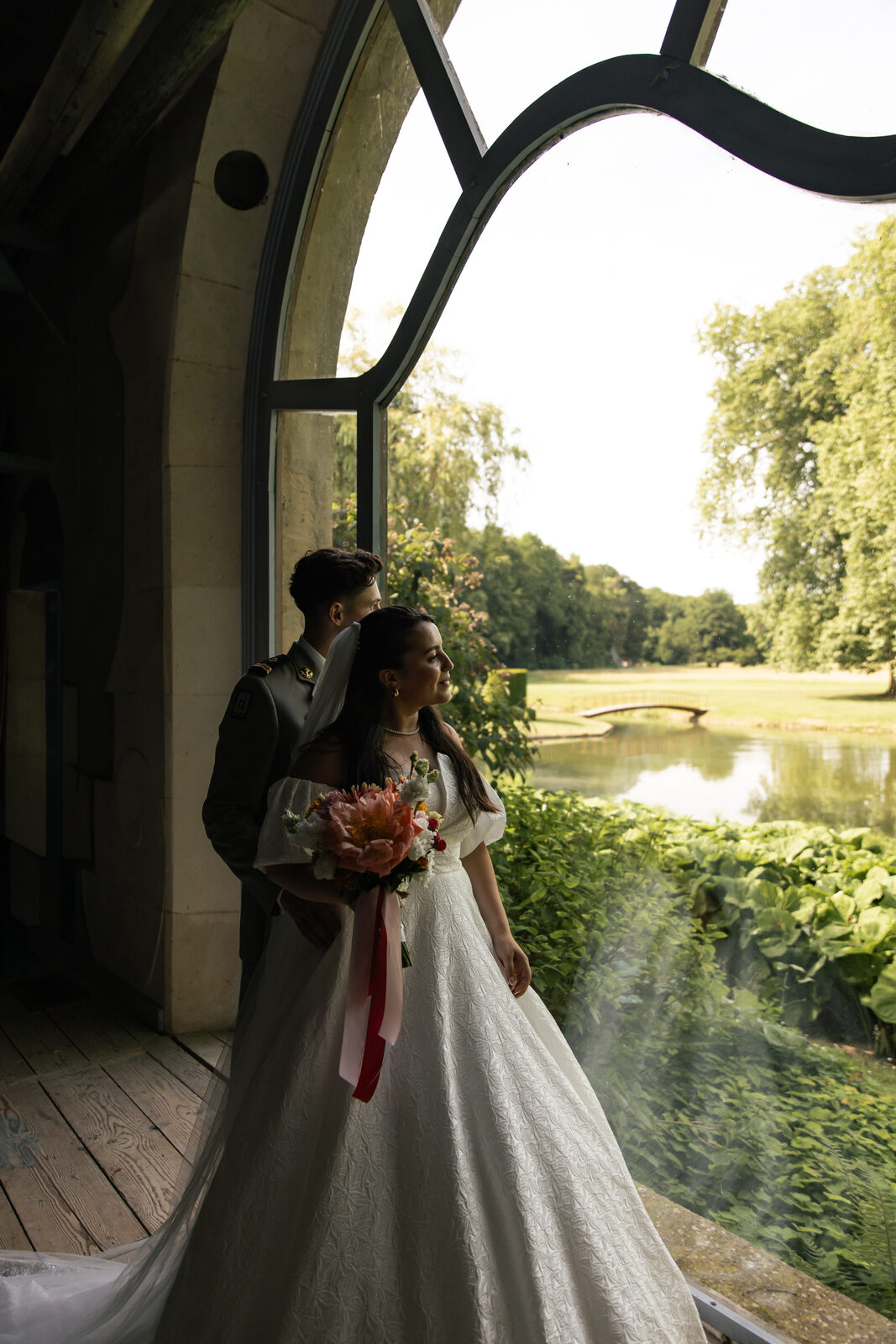 Les mariés au bord de l'eau, vue sur le parc